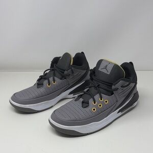 Jordan Max Aura 5 GS Cement Size 7Y Women's 8.5